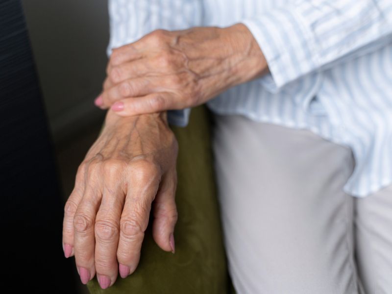Un nuevo análisis de sangre detecta la enfermedad de Parkinson mediante la  identificación de daños en el ADN mitocondrial
