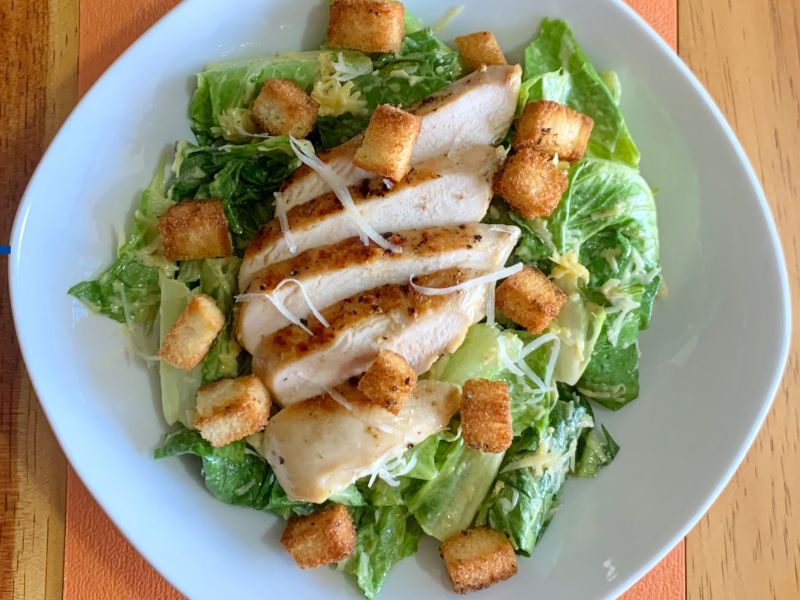 Ensalada César con Pollo a la plancha