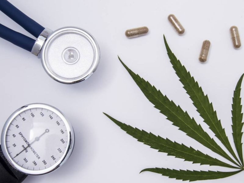 Marihuana medicinal en personas mayores: Más riesgos que beneficios