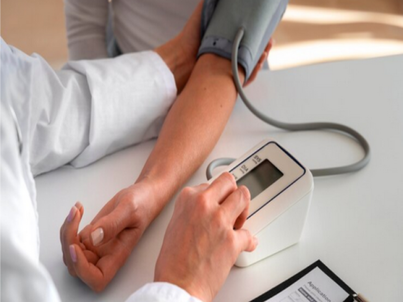 Cifras de presión arterial vs. disfunción microvascular en DM2