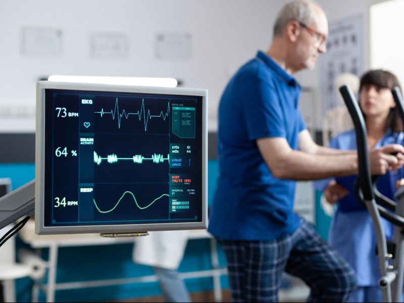 Rehabilitación física de pacientes mayores hospitalizados por falla cardiaca